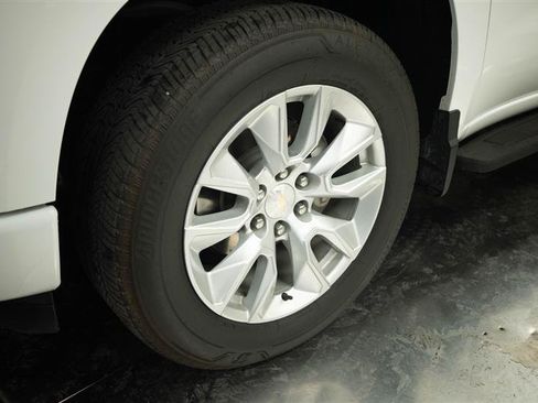 Used 2023 Chevrolet Silverado 1500 Custom w/ LPO, Dark Essentials Package AWD/4WD image 4