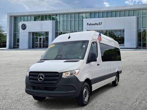 Used 2025 Mercedes-Benz Sprinter 2500 image 3