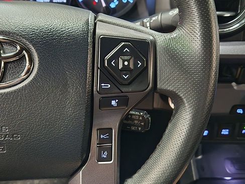Used 2018 Toyota Tacoma TRD Sport w/ Technology Package image 50