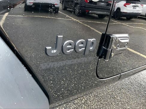 Used 2023 Jeep Wrangler Sport image 29