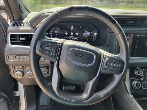 Used 2024 GMC Yukon XL Denali Ultimate AWD/4WD image 11