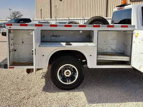 Used 2023 Chevrolet Silverado 3500 LT w/ Convenience Package image 9