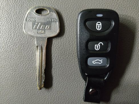 Used 2019 Hyundai Elantra SE FWD image 32