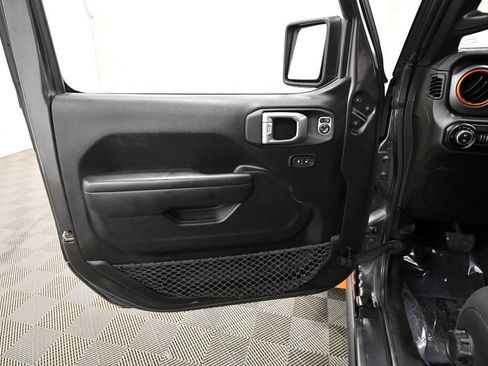 Used 2020 Jeep Gladiator Mojave AWD/4WD image 13