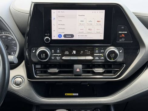 Used 2023 Toyota Highlander XLE FWD image 17