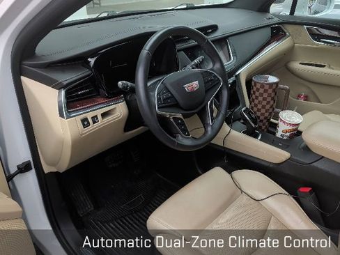 Used 2017 Cadillac XT5 Luxury w/ Driver Awareness Package image 10