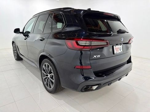 Used 2022 BMW X5 xDrive40i w/ M Sport Package AWD/4WD image 3