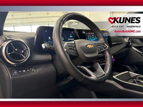 Used 2025 Chevrolet Equinox LT AWD/4WD image 13