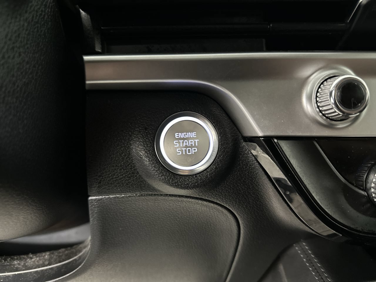 Used 2023 Kia Telluride EX w/ EX Captain's Chair Package FWD image 8