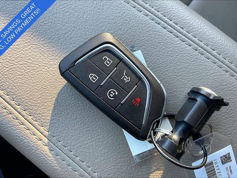 Used 2025 Cadillac XT4 Premium Luxury image 14