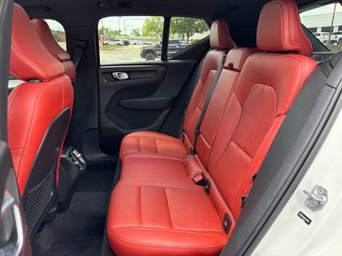 Used 2019 Volvo XC40 T5 Momentum AWD/4WD image 13