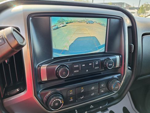 Used 2018 Chevrolet Silverado 1500 LT w/ Trailering Package AWD/4WD image 19