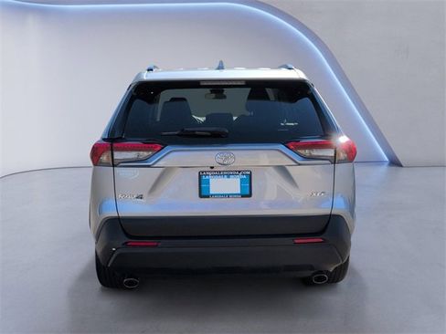 Used 2021 Toyota RAV4 XLE Premium image 8