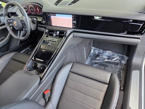 Used 2025 Porsche Panamera image 20