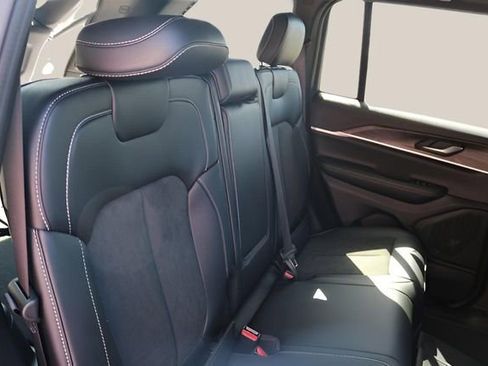 New 2026 Jeep Grand Cherokee Altitude image 18