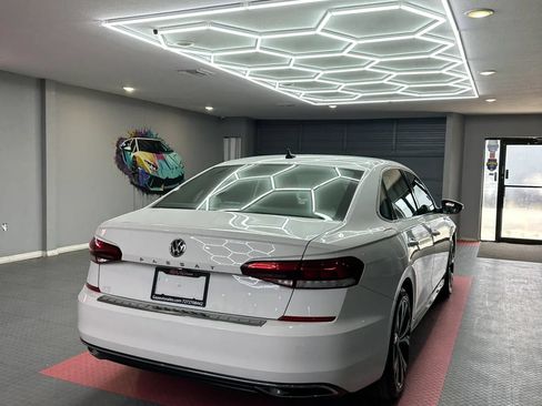 Used 2021 Volkswagen Passat 2.0T SE FWD image 6