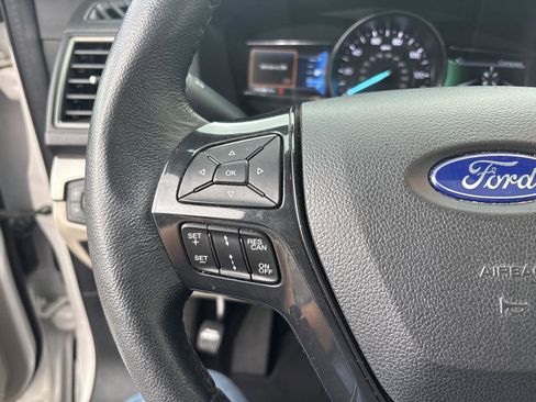 Used 2018 Ford Explorer XLT w/ Equipment Group 202A AWD/4WD image 20