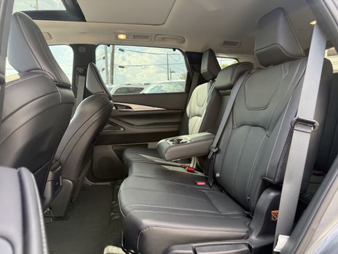 Certified 2025 INFINITI QX60 Luxe image 16