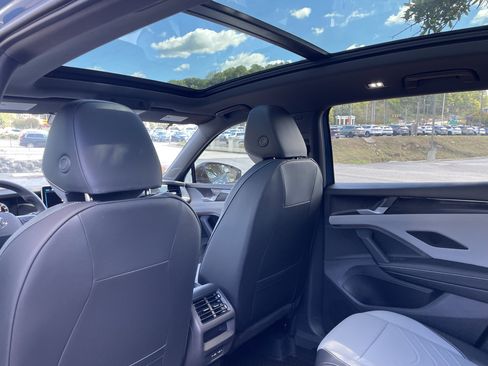 New 2026 Volkswagen Tiguan SE R-Line FWD image 13