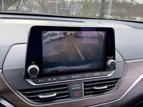 Used 2024 Nissan Altima 2.5 SV image 11