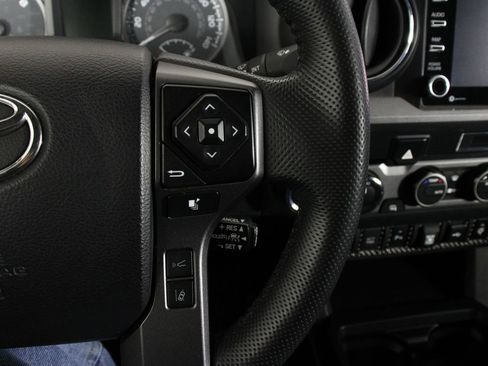 Used 2022 Toyota Tacoma TRD Off-Road w/ Technology Package AWD/4WD image 11