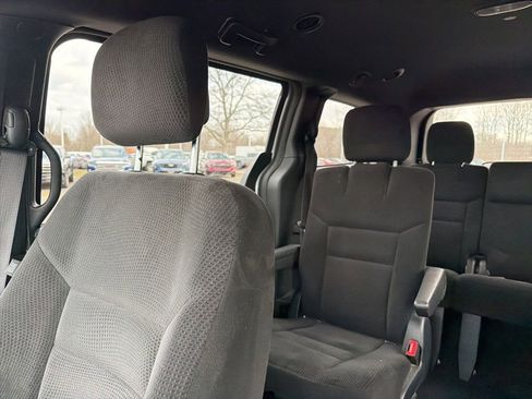 Used 2017 Dodge Grand Caravan SE image 10