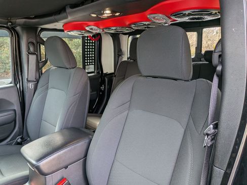 Used 2022 Jeep Gladiator Sport image 14