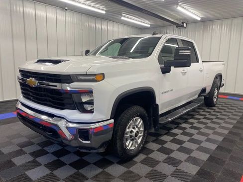 Used 2024 Chevrolet Silverado 2500 LT image 5