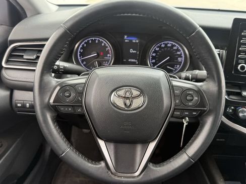 Used 2022 Toyota Camry SE FWD image 11