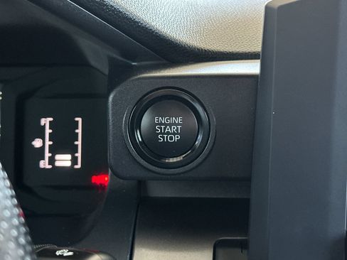 Used 2025 Toyota Tacoma SR5 AWD/4WD image 19