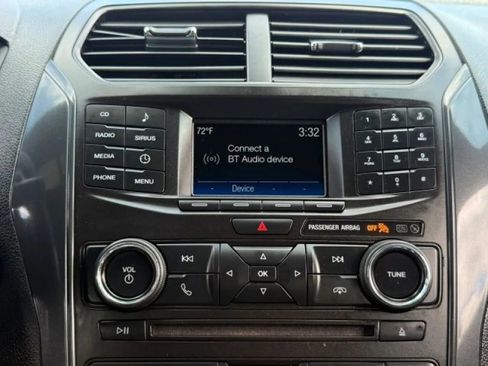 Used 2017 Ford Explorer XLT AWD/4WD image 26