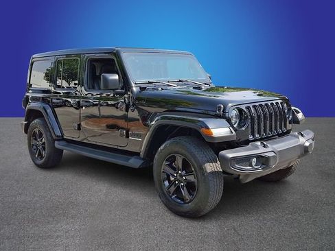 Used 2023 Jeep Wrangler Unlimited Sahara AWD/4WD image 3
