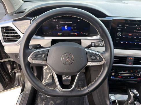Used 2025 Volkswagen Taos SE AWD/4WD image 11