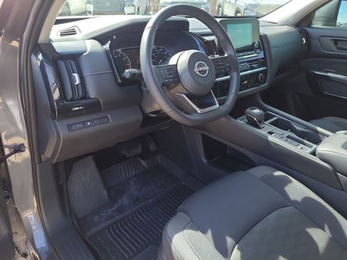 Certified 2024 Nissan Pathfinder SV image 17