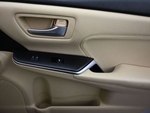 Used 2017 Toyota Camry XLE image 40