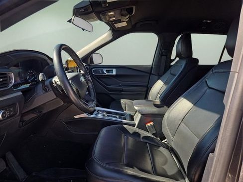 Used 2020 Ford Explorer XLT w/ Equipment Group 202A image 21