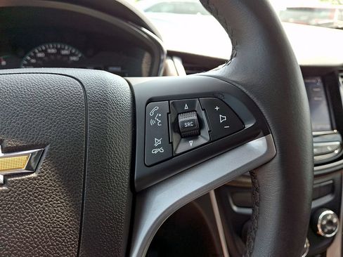 Certified 2020 Chevrolet Trax LT w/ LT Convenience Package FWD image 20