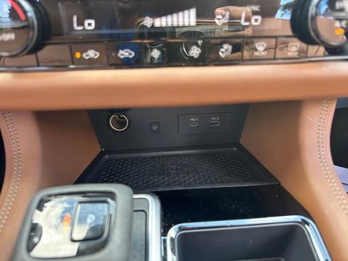 Used 2025 Nissan Pathfinder Platinum AWD/4WD image 17
