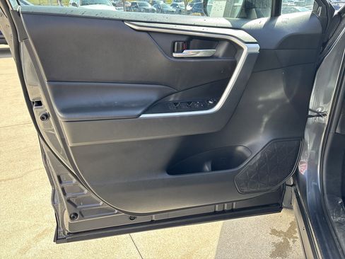 Used 2022 Toyota RAV4 XLE w/ Convenience Package AWD/4WD image 12