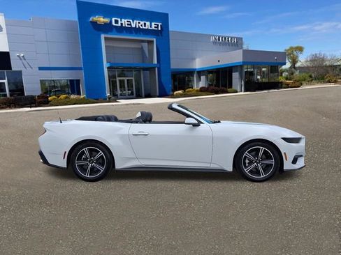 Used 2025 Ford Mustang Premium RWD image 25
