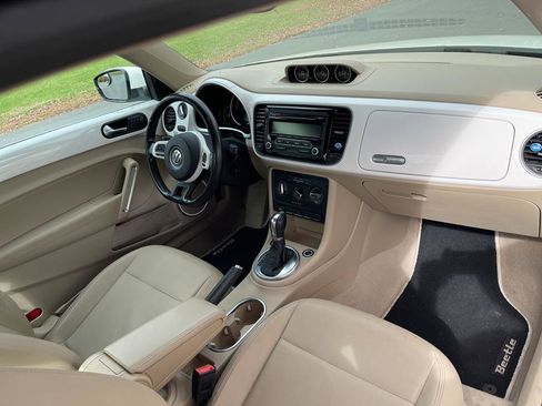 Used 2013 Volkswagen Beetle TDI image 36