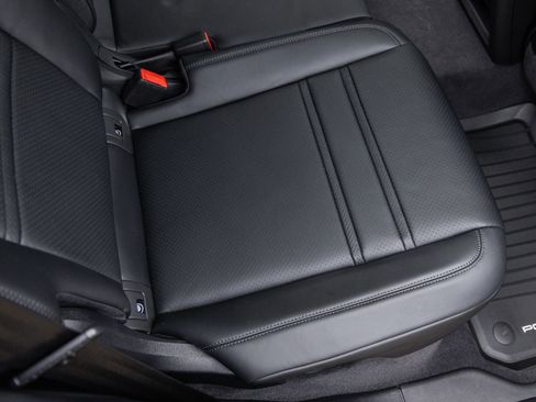 New 2025 Porsche Cayenne Turbo AWD/4WD image 39