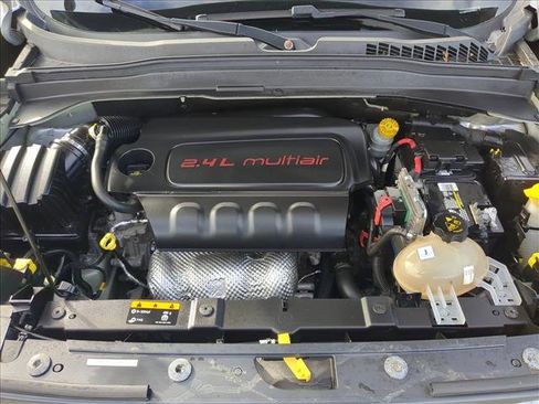 Used 2016 Jeep Renegade Latitude image 23