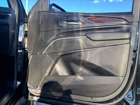Used 2024 Cadillac Escalade ESV Premium Luxury image 23