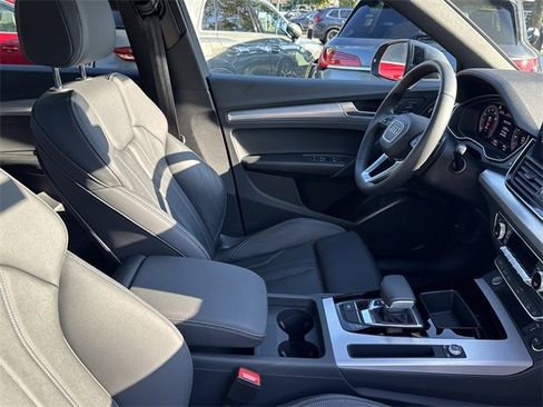 Certified 2025 Audi Q5 2.0T Premium w/ Convenience Plus Package image 29