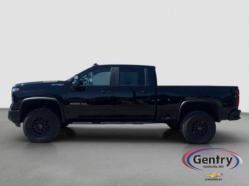 Used 2024 Chevrolet Silverado 2500 ZR2 w/ Technology Package AWD/4WD image 3
