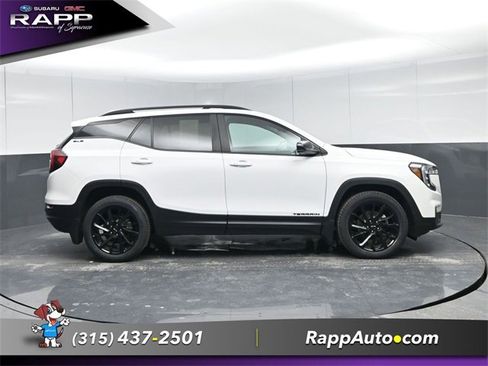 Used 2023 GMC Terrain SLE w/ Driver Convenience Package image 3