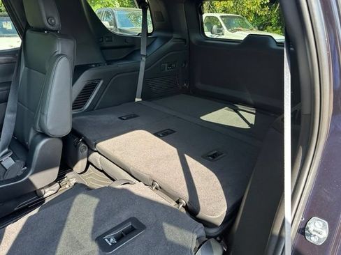 Used 2022 Chevrolet Tahoe Z71 w/ Luxury Package AWD/4WD image 18
