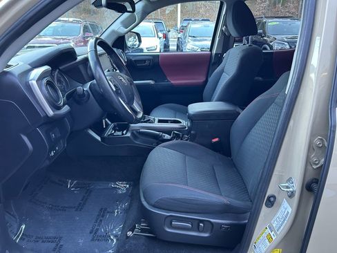 Used 2020 Toyota Tacoma DOUBLE CAB image 16