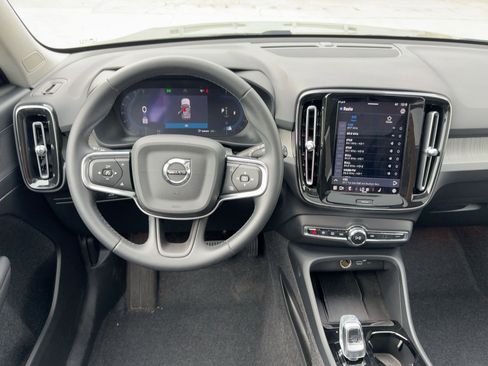 Certified 2025 Volvo XC40 B5 Plus image 25